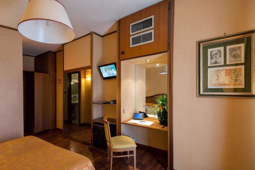 Park Hotel Blanc Et Noir Roma Exterior foto
